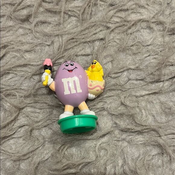 M&M's Purple and yellow vintage 1995 Easter‎ topper - Picture 1 of 3